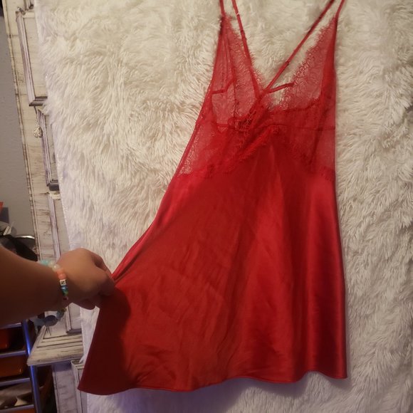 💋 Embrace Seduction! 💋 Victoria's Secret Lace Plunge Slip - Size MED in Red ❤️ - Picture 3 of 4